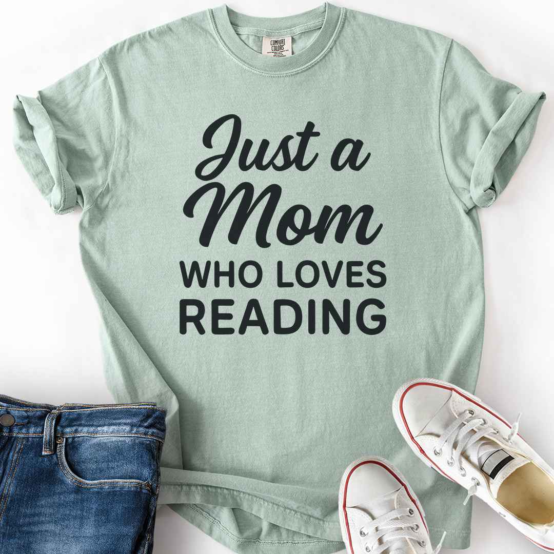A Mom Who Loves Reading T-Shirt